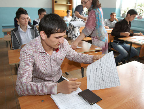 Residents of Makhachkala assert that members of Examination Boards at the Unified State Examination (USE) are deliberately understating pupils' points, fearing a negative reaction of the federal centre to high results of Dagestani schoolchildren. Residents of Makhachkala assert that members of Examination Boards at the Unified State Examination (USE) are deliberately understating pupils' points, fearing a negative reaction of the federal centre to high results of Dagestani schoolchildren.