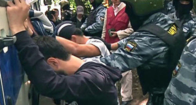 The special operation of detaining in a Moscow house of worship of natives of Northern Caucasus republics and Azerbaijan was conducted by the police with obvious violations, which can lead to radicalization of Muslims, experts claim. The special operation of detaining in a Moscow house of worship of natives of Northern Caucasus republics and Azerbaijan was conducted by the police with obvious violations, which can lead to radicalization of Muslims, experts claim.