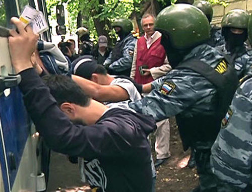 The special operation of detaining in a Moscow house of worship of natives of Northern Caucasus republics and Azerbaijan was conducted by the police with obvious violations, which can lead to radicalization of Muslims, experts claim. The special operation of detaining in a Moscow house of worship of natives of Northern Caucasus republics and Azerbaijan was conducted by the police with obvious violations, which can lead to radicalization of Muslims, experts claim.