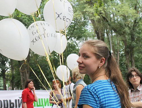 Picketers protest against cruel treatment of animals in Krasnodar, June 15. Photo by Andrei Koshik for the "Caucasian Knot" Picketers protest against cruel treatment of animals in Krasnodar, June 15. Photo by Andrei Koshik for the "Caucasian Knot"