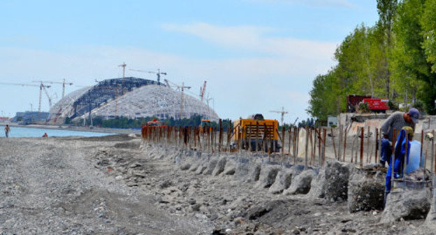 Works on bank protection of Imereti lowland are in process along the seashore. Sochi, June, 8, 2013. Photo by Svetlana Kravchenko for the “Caucasian Knot” Works on bank protection of Imereti lowland are in process along the seashore. Sochi, June, 8, 2013. Photo by Svetlana Kravchenko for the “Caucasian Knot”