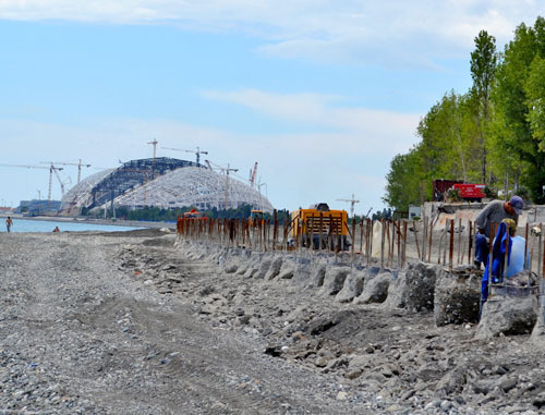 Works on bank protection of Imereti lowland are in process along the seashore. Sochi, June, 8, 2013. Photo by Svetlana Kravchenko for the “Caucasian Knot” Works on bank protection of Imereti lowland are in process along the seashore. Sochi, June, 8, 2013. Photo by Svetlana Kravchenko for the “Caucasian Knot”