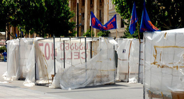 Tbilisi, near Parliament of Georgia. Photo of "Caucasian Knot" Tbilisi, near Parliament of Georgia. Photo of "Caucasian Knot"