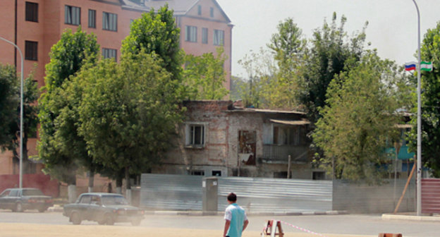 Nazran. Demolition old homes. 2012. http://rusing.livejournal.com/ Nazran. Demolition old homes. 2012. http://rusing.livejournal.com/