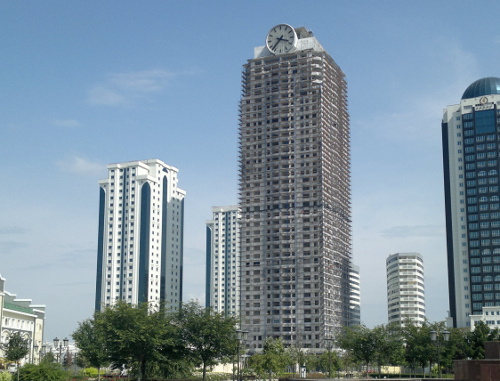 Complex "Grozny City". Central is Phoenix Tower (former Olympus Tower). Grozny, Chechnya, June 11, 2013. Photo by the "Caucasian Knot". Complex "Grozny City". Central is Phoenix Tower (former Olympus Tower). Grozny, Chechnya, June 11, 2013. Photo by the "Caucasian Knot".