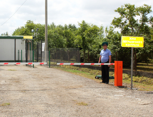Checkpoint at Abkhazia and South Ossetia border in Nabakia village, May 15, 2013. Photo by Angela Kuchuberia for the “Caucasian Knot”. Checkpoint at Abkhazia and South Ossetia border in Nabakia village, May 15, 2013. Photo by Angela Kuchuberia for the “Caucasian Knot”.