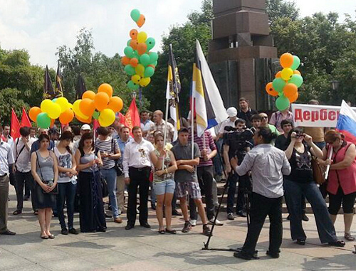 Moscow, June 29, 2013. "Derbent is Russia's Southern Outpost" rally at the Yauzsky Vorota square. Photo: https://twitter.com/FLNKARU Moscow, June 29, 2013. "Derbent is Russia's Southern Outpost" rally at the Yauzsky Vorota square. Photo: https://twitter.com/FLNKARU