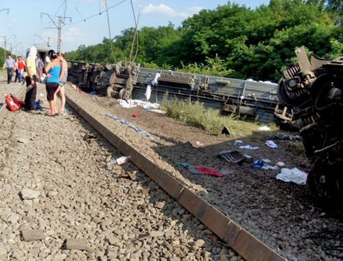 On the spot of the passenger train "Novosibirsk-Adler" crash. Krasnodar region, July 7, 2013. Photo: http://www.mchs.gov.ru/ On the spot of the passenger train "Novosibirsk-Adler" crash. Krasnodar region, July 7, 2013. Photo: http://www.mchs.gov.ru/