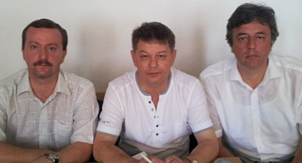 The head of administration of the Tsentralny District of Sochi Sergey Pavlenko (to the right) with his advocates in the courtroom of the Court of the Tsentralny District of Sochi. July 9, 2013. Photo by Svetlana Kravchenko for the "Caucasian Knot" The head of administration of the Tsentralny District of Sochi Sergey Pavlenko (to the right) with his advocates in the courtroom of the Court of the Tsentralny District of Sochi. July 9, 2013. Photo by Svetlana Kravchenko for the "Caucasian Knot"