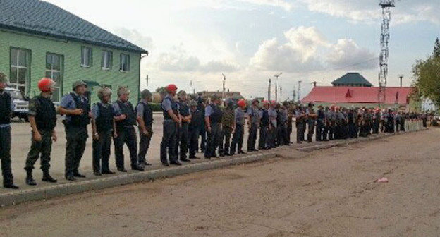 Police at the railway square in Pugachev, Saratov Region, July 10, 2013. Photo: http://news.sarbc.ru/ Police at the railway square in Pugachev, Saratov Region, July 10, 2013. Photo: http://news.sarbc.ru/