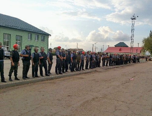 Police at the railway square in Pugachev, Saratov Region, July 10, 2013. Photo: http://news.sarbc.ru/ Police at the railway square in Pugachev, Saratov Region, July 10, 2013. Photo: http://news.sarbc.ru/