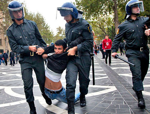 Police breaking up an opposition rally in Baku, July 17, 2013. Photo by Aziz Karimov for the “Caucasian Knot”. Police breaking up an opposition rally in Baku, July 17, 2013. Photo by Aziz Karimov for the “Caucasian Knot”.