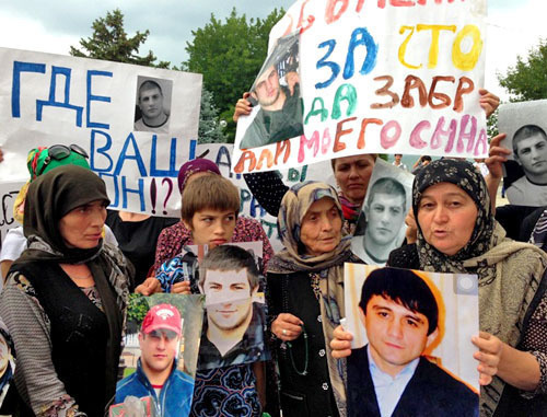 Rally against tyranny of secret services. Makhachkala, July 28, 2013. Photo by Makhach Akhmedov for the "Caucasian Knot" Rally against tyranny of secret services. Makhachkala, July 28, 2013. Photo by Makhach Akhmedov for the "Caucasian Knot"