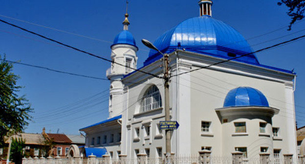 White mosque in Astrakhan. Photo: Ludushka, http://commons.wikimedia.org/ White mosque in Astrakhan. Photo: Ludushka, http://commons.wikimedia.org/