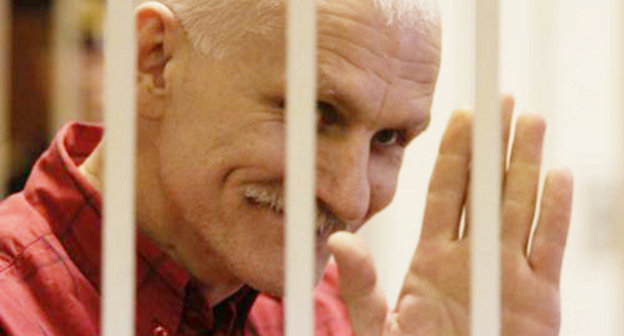 Ales Bialiatski at the Сourt, November, 2011. Photo: svabora.org (RFE/RL) Ales Bialiatski at the Сourt, November, 2011. Photo: svabora.org (RFE/RL)
