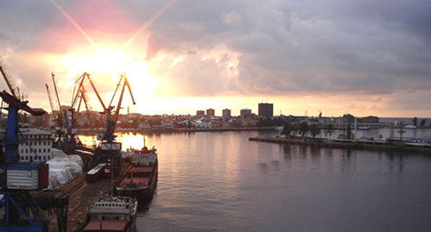 Port of Batumi, Georgia. Photo: Robert Wielgorski a.k.a. Barry Kent, http://ru.wikipedia.org/ Port of Batumi, Georgia. Photo: Robert Wielgorski a.k.a. Barry Kent, http://ru.wikipedia.org/