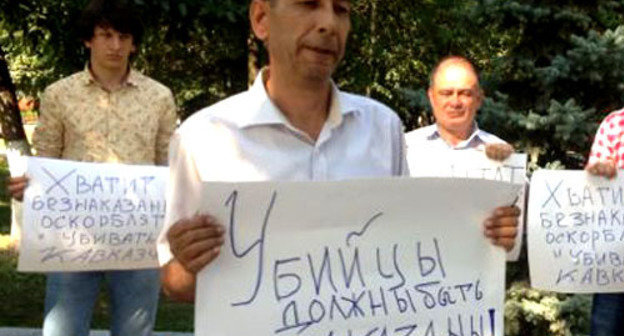 Picket, participants of which declared against series of murders of natives of the republics of Northern Caucasus that took place in Russia recently, and also against the "anti-Caucasus hysteria" in the Russian media. Grozny, August 15, 2013. Photo by Kheda Saratova Picket, participants of which declared against series of murders of natives of the republics of Northern Caucasus that took place in Russia recently, and also against the "anti-Caucasus hysteria" in the Russian media. Grozny, August 15, 2013. Photo by Kheda Saratova