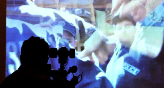 Journalist with video camera. Photo: http://www.ekhokavkaza.com/ (RFE/RL) Journalist with video camera. Photo: http://www.ekhokavkaza.com/ (RFE/RL)