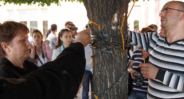 Activists and relatives of deceased soldiers lighting the candles in the park near the Armenian govt building in the memory of soldier Lux Stepanyan killed in the city of Noyemberyan. Yerevan, May 18, 2013. Photo: PanARMENIAN Photo/Hrant Khachatryan Activists and relatives of deceased soldiers lighting the candles in the park near the Armenian govt building in the memory of soldier Lux Stepanyan killed in the city of Noyemberyan. Yerevan, May 18, 2013. Photo: PanARMENIAN Photo/Hrant Khachatryan