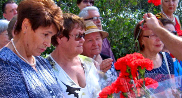 Action in memory of victims of Stalingrad bombing. Volgograd, August 23, 2013. Photo by Vyacheslav Yaschenko for the ‘Caucasian Knot’ Action in memory of victims of Stalingrad bombing. Volgograd, August 23, 2013. Photo by Vyacheslav Yaschenko for the ‘Caucasian Knot’