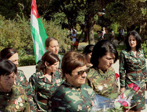 Abkhazia, August 26, 2013. Veterans of the Georgian–Abkhazian war laying flowers at the Memorial of fame in the center of Sukhum. Photo by Anzhela Kuchuberiya for the "Caucasian Knot" Abkhazia, August 26, 2013. Veterans of the Georgian–Abkhazian war laying flowers at the Memorial of fame in the center of Sukhum. Photo by Anzhela Kuchuberiya for the "Caucasian Knot"