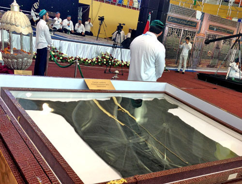 Exhibition of relics of Prophet Muhammad in the Ali Aliev Sports Palace. Makhachkala, August 26, 2013. Photo by Makhach Akhmedov for the "Caucasian Knot" Exhibition of relics of Prophet Muhammad in the Ali Aliev Sports Palace. Makhachkala, August 26, 2013. Photo by Makhach Akhmedov for the "Caucasian Knot"