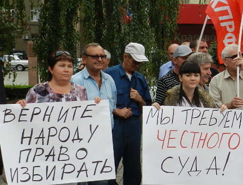 Protest action against falsifications during the elections to the City Duma. Volgograd, September 4, 2013. Photo by Tatiana Filimonova for the ‘Caucasian Knot’. Protest action against falsifications during the elections to the City Duma. Volgograd, September 4, 2013. Photo by Tatiana Filimonova for the ‘Caucasian Knot’.
