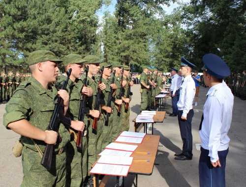 Soldiers-conscripts, the Rostov District, Zernograd, military unit No. 20926, July 2013. Photo: http://zernograd.prihod.ru/ Soldiers-conscripts, the Rostov District, Zernograd, military unit No. 20926, July 2013. Photo: http://zernograd.prihod.ru/