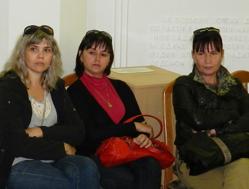 Mothers from large families who went on hunger strike in the reception room of Volgograd Region Governor. September 6, 2013. Photo by Tatiana Filimonova for the ‘Caucasian Knot’.
Mothers from large families who went on hunger strike in the reception room of Volgograd Region Governor. September 6, 2013. Photo by Tatiana Filimonova for the ‘Caucasian Knot’.