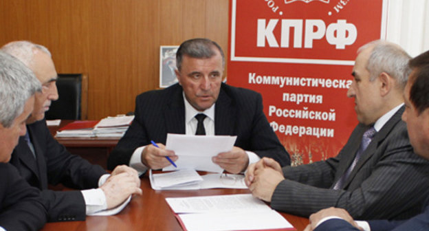 Sitting of the Dagestani Branch of the Communist Party of the Russian Federation (CPRF). Makhmud Makhmudov is in the center. April 2013. Photo http://nsrd.ru/ Sitting of the Dagestani Branch of the Communist Party of the Russian Federation (CPRF). Makhmud Makhmudov is in the center. April 2013. Photo http://nsrd.ru/