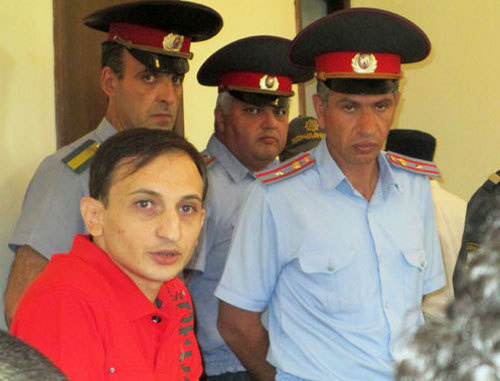 Tigran Arakelyan in the courtroom. Yerevan, August 5, 2013. Photo by Ripsime Dzhebedzhyan, http://ru.aravot.am/ Tigran Arakelyan in the courtroom. Yerevan, August 5, 2013. Photo by Ripsime Dzhebedzhyan, http://ru.aravot.am/