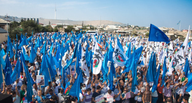 Rally organised by the National Council of Democratic Forces (NCDF)in the driving school yard in the 20th Section settlement of the Sabail district of Baku. August 18, 2013. Photo by Aziz Karimov for the "Caucasian Knot" Rally organised by the National Council of Democratic Forces (NCDF)in the driving school yard in the 20th Section settlement of the Sabail district of Baku. August 18, 2013. Photo by Aziz Karimov for the "Caucasian Knot"