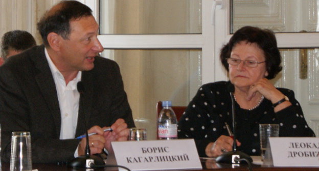 Boris Kagarlitsky and Leokadia Drobizheva at the press conference held at the House of Journalists. Moscow, September 11, 2013. Photo by Natalia Krainova for the ‘Caucasian Knot’. Boris Kagarlitsky and Leokadia Drobizheva at the press conference held at the House of Journalists. Moscow, September 11, 2013. Photo by Natalia Krainova for the ‘Caucasian Knot’.