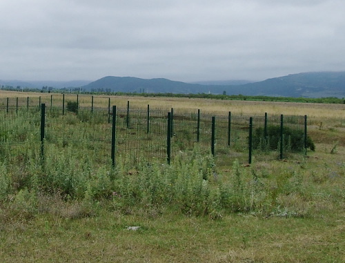 Barbed wire installed near the village of Ditsi by Russian border guards. Georgia, Shida Kartli region, July 2013. Photo by Edita Badasyan for the ‘Caucasian Knot’. Barbed wire installed near the village of Ditsi by Russian border guards. Georgia, Shida Kartli region, July 2013. Photo by Edita Badasyan for the ‘Caucasian Knot’.
