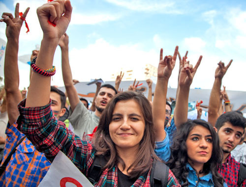 Participants of an oppositional rally in Baku supported the presidential candidate of the National Council of Democratic Forces (NCDF) Jamil Gasanli. Baku, September 22, 2013. Photo by Aziz Karimov for the "Caucasian Knot" Participants of an oppositional rally in Baku supported the presidential candidate of the National Council of Democratic Forces (NCDF) Jamil Gasanli. Baku, September 22, 2013. Photo by Aziz Karimov for the "Caucasian Knot"