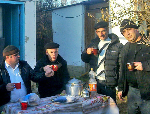 Residents of the village of Khrakh-Uba. Photo: official website of FLNCA, http://flnka.ru/ Residents of the village of Khrakh-Uba. Photo: official website of FLNCA, http://flnka.ru/