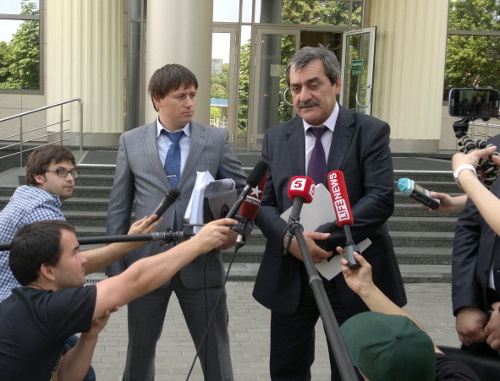 Advocates defending the case of the murder of Anna Politkovskaya and journalists near the building of the Moscow City Court after the trial on June 4, 2013. Photo by the "Caucasian Knot" Advocates defending the case of the murder of Anna Politkovskaya and journalists near the building of the Moscow City Court after the trial on June 4, 2013. Photo by the "Caucasian Knot"