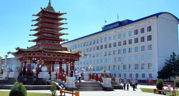 Lenin Square, Elista, Kalmykia. Photo: Rartat, http://ru.wikipedia.org/ Lenin Square, Elista, Kalmykia. Photo: Rartat, http://ru.wikipedia.org/