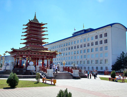 Lenin Square, Elista, Kalmykia. Photo: Rartat, http://ru.wikipedia.org/ Lenin Square, Elista, Kalmykia. Photo: Rartat, http://ru.wikipedia.org/