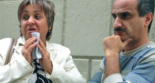 Wife and brother of Hilal Mamedov - Bakhar Mamedova and Imran Mamedov after verdict announcement. Baku, September 27, 2013. Photo by Parvana Bayramova for the "Caucasian Knot" Wife and brother of Hilal Mamedov - Bakhar Mamedova and Imran Mamedov after verdict announcement. Baku, September 27, 2013. Photo by Parvana Bayramova for the "Caucasian Knot"