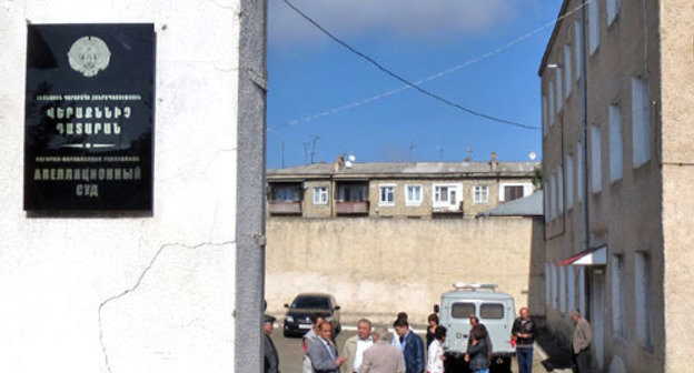 Relatives of the defendants in the yard of The Court of Appeal. Nagorno-Karabakh, Stepanakert, September 27, 2013. Photo by Alvard Grigoryan for the "Caucasian Knot" Relatives of the defendants in the yard of The Court of Appeal. Nagorno-Karabakh, Stepanakert, September 27, 2013. Photo by Alvard Grigoryan for the "Caucasian Knot"