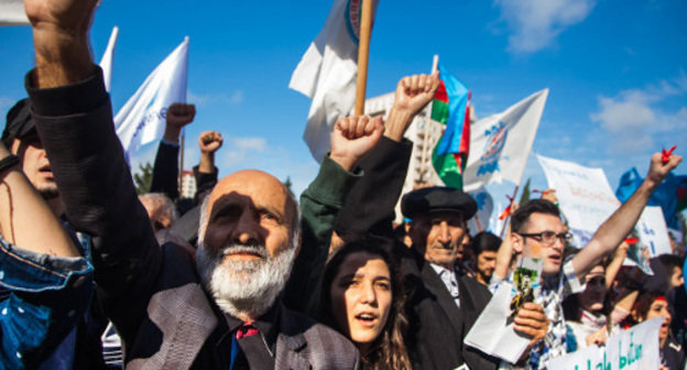 Rally in support for the presidential candidate from the oppositional National Council of Democratic Forces (NCDF) Jamil Gasanli. Baku, September 28, 2013. Photo by Aziz Karimov for the "Caucasian Knot" Rally in support for the presidential candidate from the oppositional National Council of Democratic Forces (NCDF) Jamil Gasanli. Baku, September 28, 2013. Photo by Aziz Karimov for the "Caucasian Knot"
