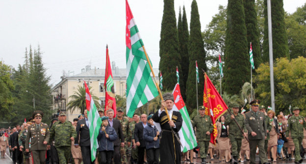Veterans of 1991-1992 war marching at the military parade in Sukhum, September 30, 2013. Photo by Angela Kochuberia for the “Caucasian Knot”.