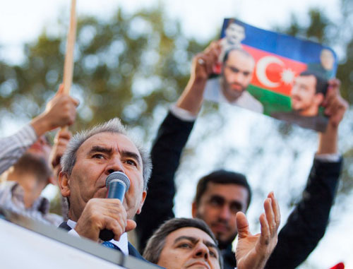 Djamil Gasanli speaking at the rally, Baku, September 28, 2013. Photo by Aziz Karimov for the ‘Caucasian Knot’. Djamil Gasanli speaking at the rally, Baku, September 28, 2013. Photo by Aziz Karimov for the ‘Caucasian Knot’.