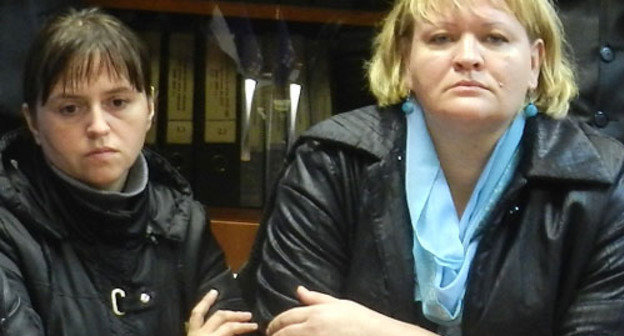 Hunger-strikers Olga Yeschenko (left) and Nadezhda Kireeva. Volgograd, September 25, 2013. Photo by Tatiana Filimonova for the ‘Caucasian Knot’. Hunger-strikers Olga Yeschenko (left) and Nadezhda Kireeva. Volgograd, September 25, 2013. Photo by Tatiana Filimonova for the ‘Caucasian Knot’.