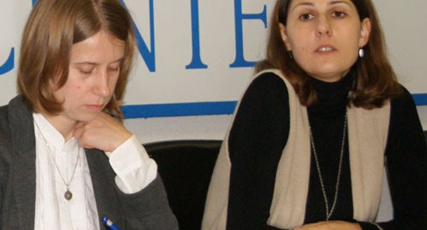 Varvara Pakhomenko (to the left) and Ekaterina Sokiryanskaya at the presentation of their report "Northern Caucasus: Complexities of Integration (III): Governance, Elections and Rule of Law". Moscow, October 7, 2013. Photo by Natalya Kraynova for the "Caucasian Knot" Varvara Pakhomenko (to the left) and Ekaterina Sokiryanskaya at the presentation of their report "Northern Caucasus: Complexities of Integration (III): Governance, Elections and Rule of Law". Moscow, October 7, 2013. Photo by Natalya Kraynova for the "Caucasian Knot"