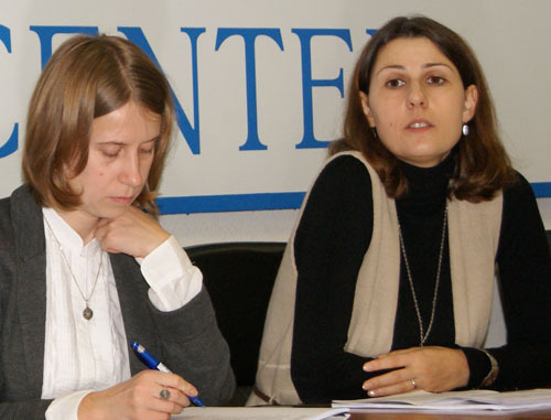 Varvara Pakhomenko (to the left) and Ekaterina Sokiryanskaya at the presentation of their report "Northern Caucasus: Complexities of Integration (III): Governance, Elections and Rule of Law". Moscow, October 7, 2013. Photo by Natalya Kraynova for the "Caucasian Knot" Varvara Pakhomenko (to the left) and Ekaterina Sokiryanskaya at the presentation of their report "Northern Caucasus: Complexities of Integration (III): Governance, Elections and Rule of Law". Moscow, October 7, 2013. Photo by Natalya Kraynova for the "Caucasian Knot"