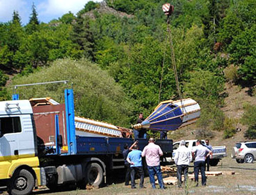 Dismantling of the minaret in the village of Chela, Adygen Region. August 2013. Photo http://sknews.ge/ Dismantling of the minaret in the village of Chela, Adygen Region. August 2013. Photo http://sknews.ge/