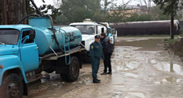 Delivery of drinking water in Khasavyurt. October 8, 2013. Photo by the press service of the Civil Defence Department for Emergencies of Dagestan, http://www.05.mchs.gov.ru/ http://www.05.mchs.gov.ru/news/detail.php?news=22895 Delivery of drinking water in Khasavyurt. October 8, 2013. Photo by the press service of the Civil Defence Department for Emergencies of Dagestan, http://www.05.mchs.gov.ru/ http://www.05.mchs.gov.ru/news/detail.php?news=22895