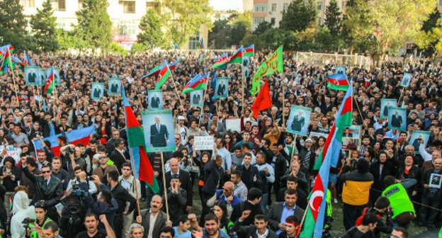 Baku, October 12, 2013. Rally of those who disagree with the outcome of the presidential election in Azerbaijan. Photo by Aziz Karimov for the "Caucasian Knot" Baku, October 12, 2013. Rally of those who disagree with the outcome of the presidential election in Azerbaijan. Photo by Aziz Karimov for the "Caucasian Knot"